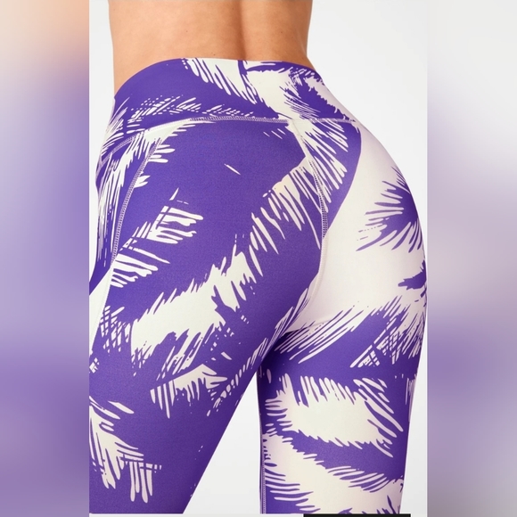 Fabletics Oasis PureLuxe High-Waisted 7/8 Legging - Picture 7 of 8